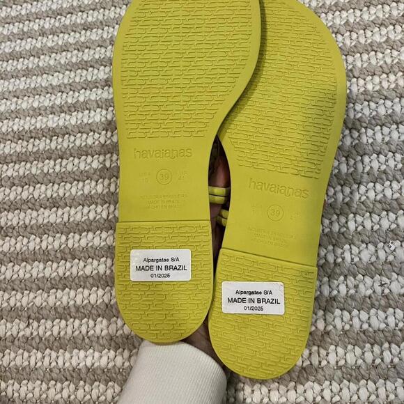 Havaianas Una Açai Thong Sandals - Picture 3 of 5